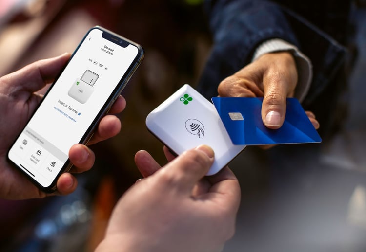 Clover Go accept a contactless credit card payment